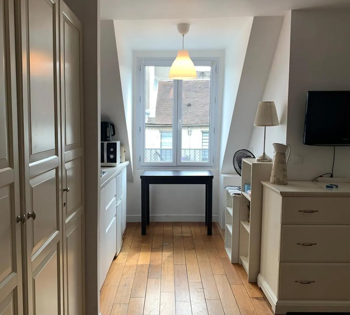 Studio Saint-Germain-Des-Pres contacts